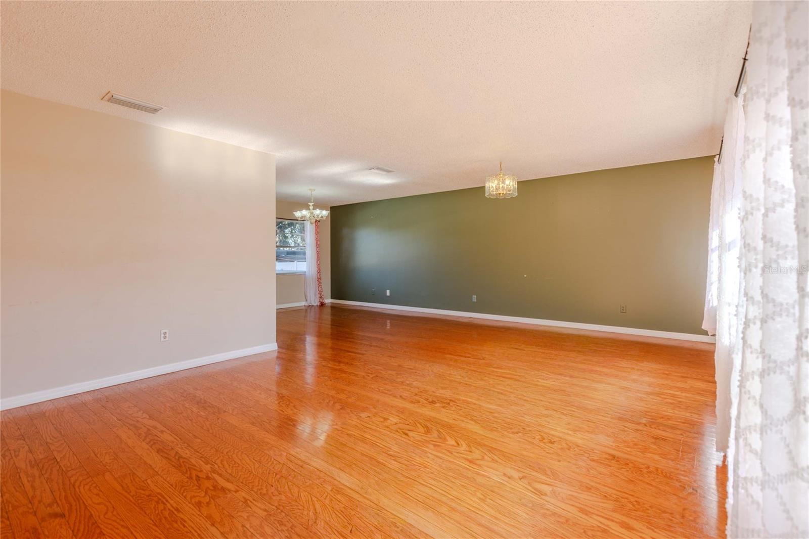 1704 ORANGE HILL WAY