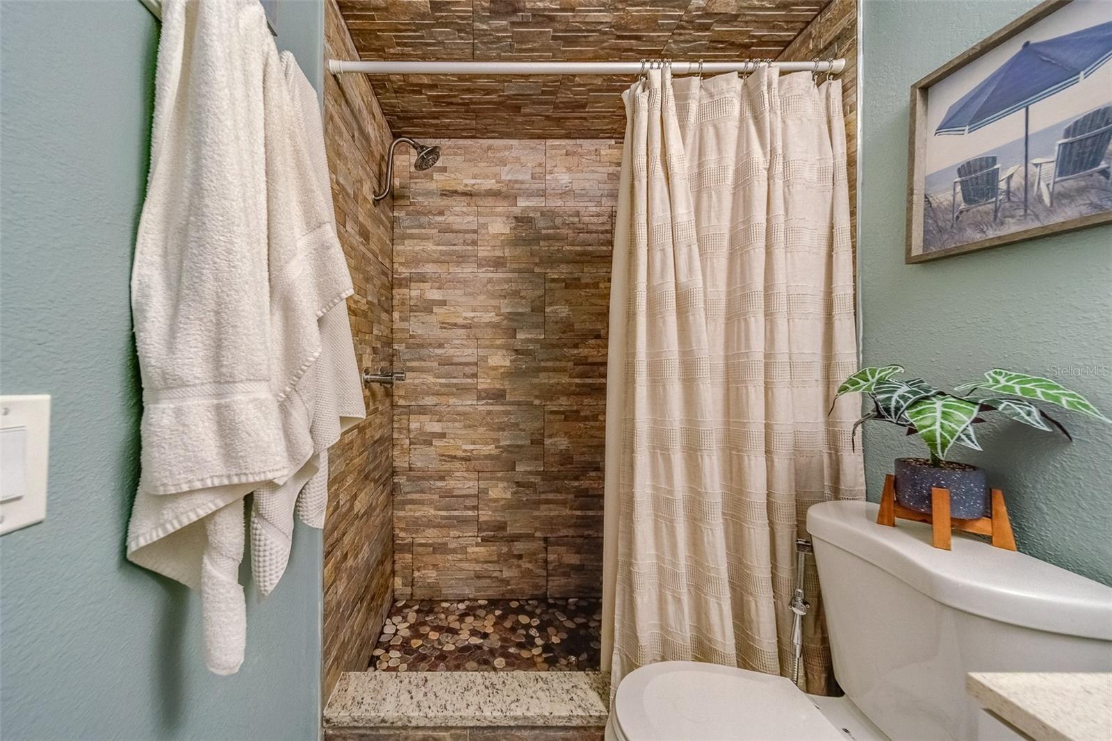 ALOHA GARDENS - Residential