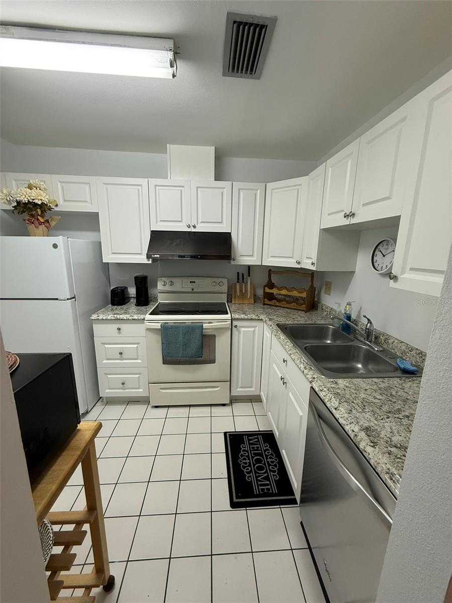 MEDITERRANEAN MANORS - Residential