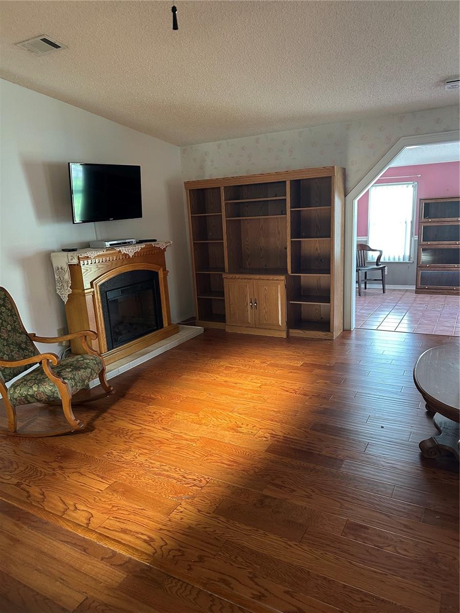 LADY LAKE ORANGE BLOSSOM GARDENS UNIT 08 - Residential