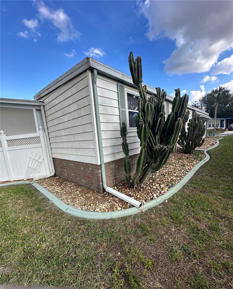 LADY LAKE ORANGE BLOSSOM GARDENS UNIT 08 - Residential