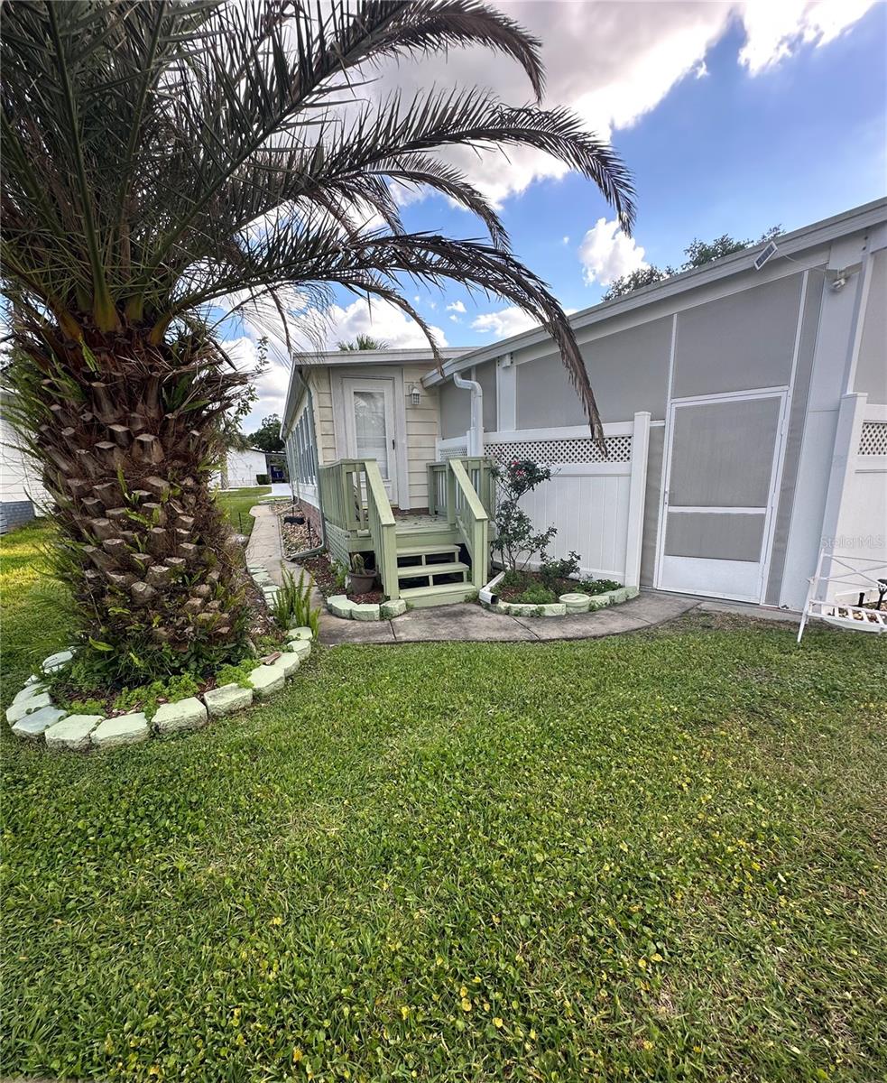 LADY LAKE ORANGE BLOSSOM GARDENS UNIT 08 - Residential