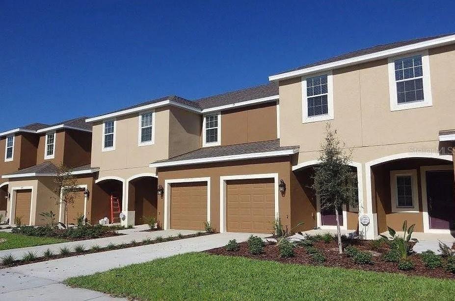 This beautifully upgraded townhome offers refined finishes and a bright, open-concept design. Step through the cozy, covered front porch into a spacious living area filled with natural light and direct access to a serene patio and green space—perfect for relaxing or entertaining.
The modern kitchen features an oversized island, granite countertops, espresso cabinetry, and a full stainless-steel appliance package—including washer and dryer. The first floor showcases all-tile flooring, while the upstairs offers a luxurious master suite with dual vanities, plus two additional bedrooms and a full bath.
Conveniently located laundry on the second floor, a half bath, extra storage, and an attached garage add to the comfort and practicality. Enjoy the community’s pool, gated entry, and maintenance-free living with water, sewer, trash, and lawn care included—all for just $2,000/month.
Ideally situated near top-rated schools, shopping, dining, and with easy access to downtown Tampa, this Oak Creek home offers exceptional value for renters, buyers, or sellers alike.