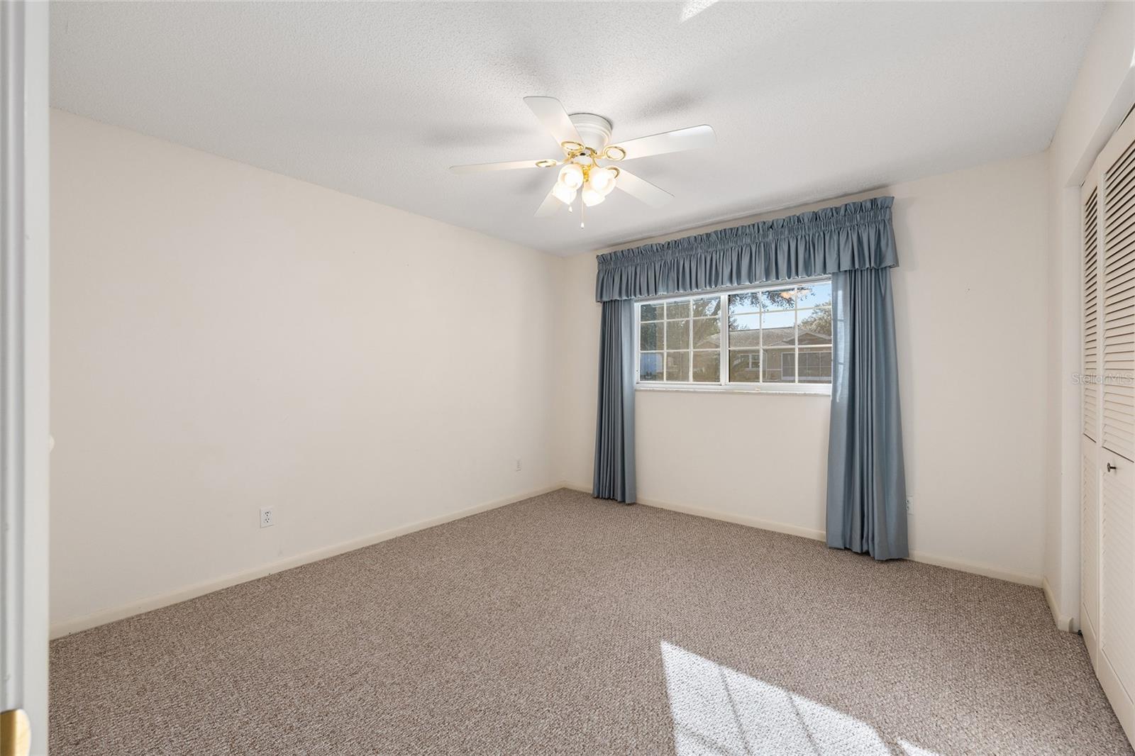 ON TOP/WORLD PH 01B SEC 06 - Residential