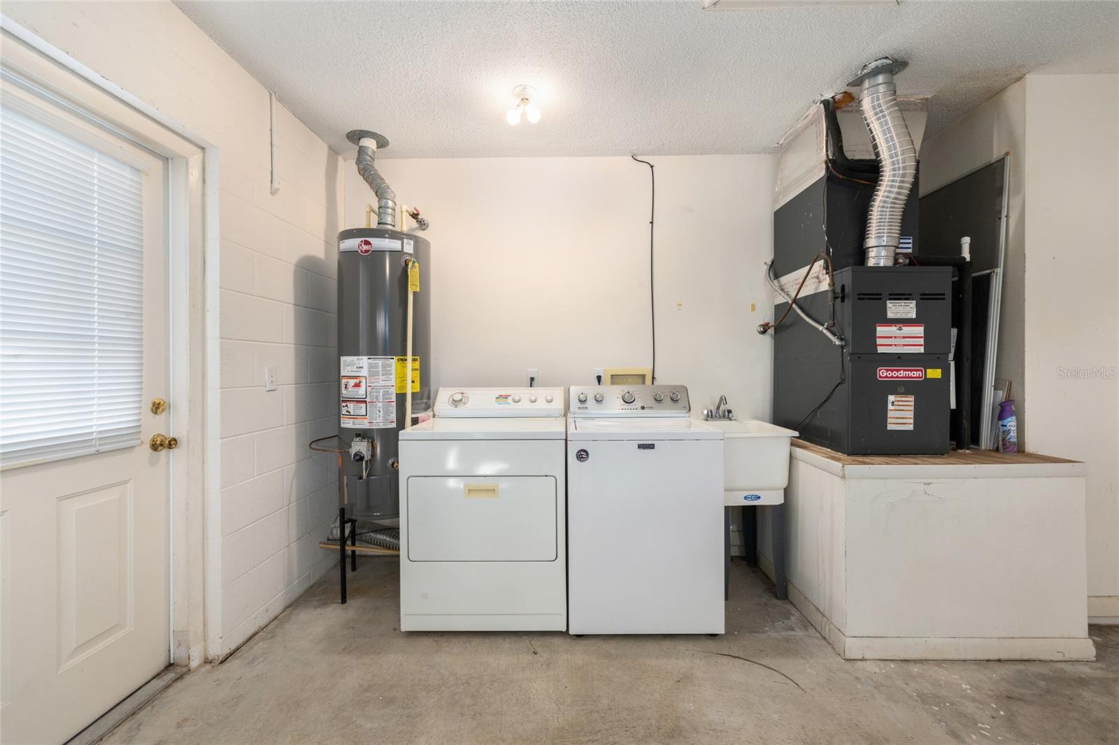 ON TOP/WORLD PH 01B SEC 06 - Residential