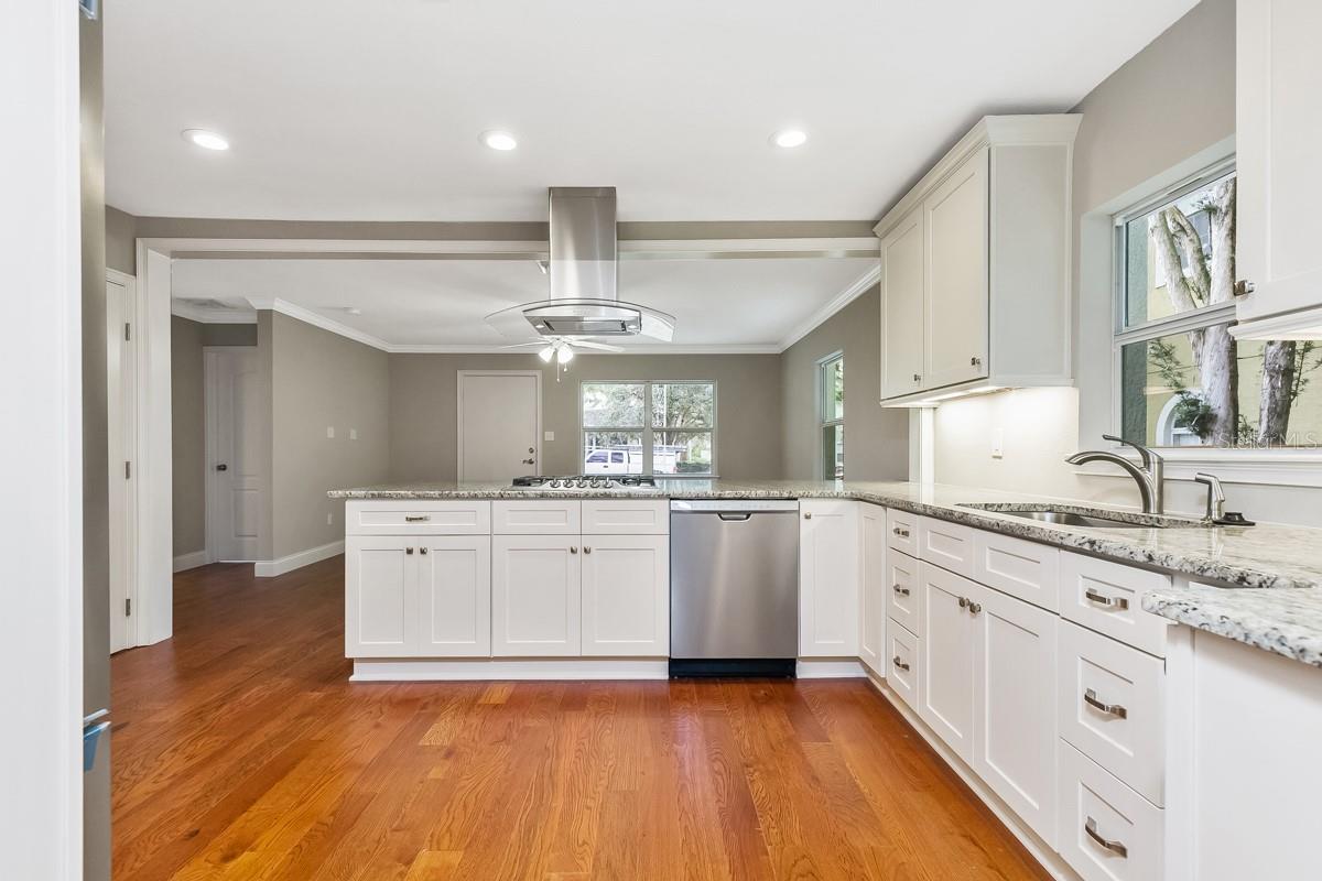 LAKE DAVIS HEIGHTS - Residential Income