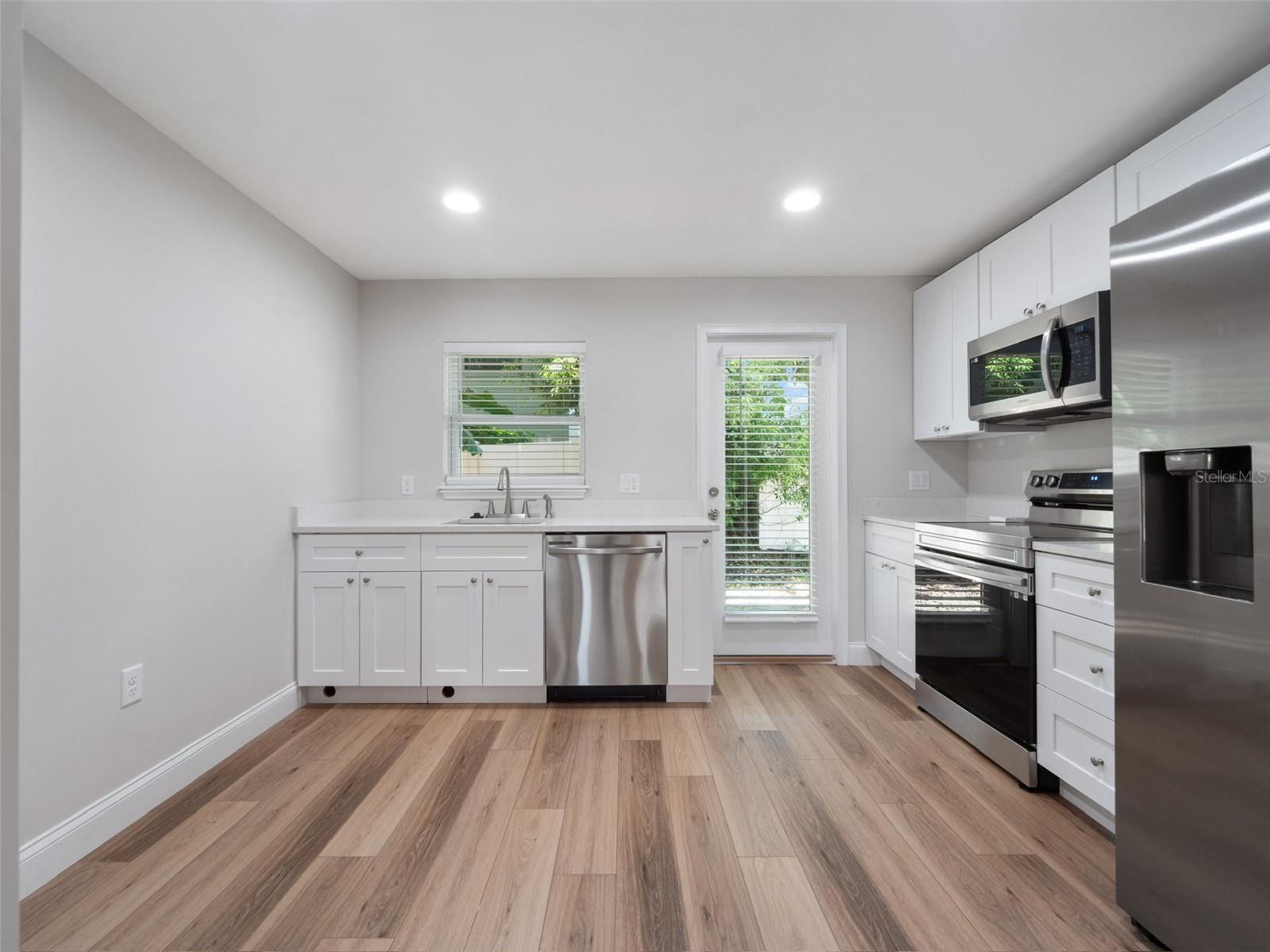 LAKE DAVIS HEIGHTS - Residential Income