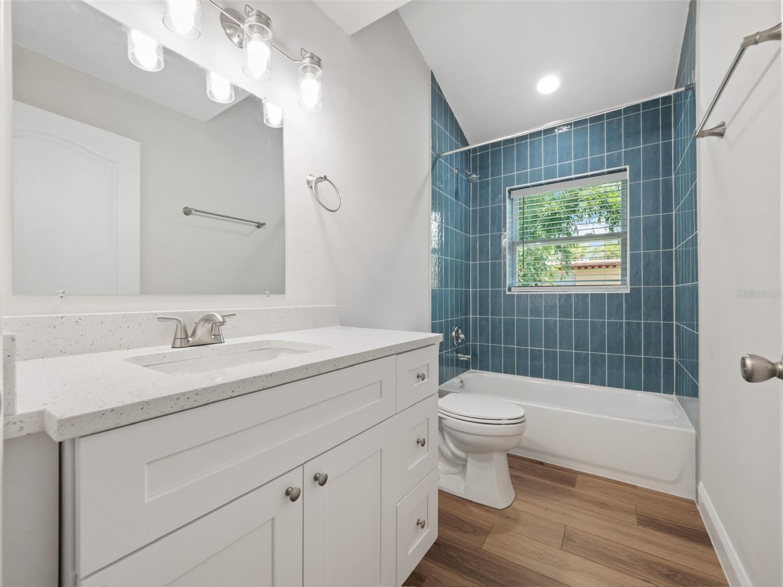 LAKE DAVIS HEIGHTS - Residential Income