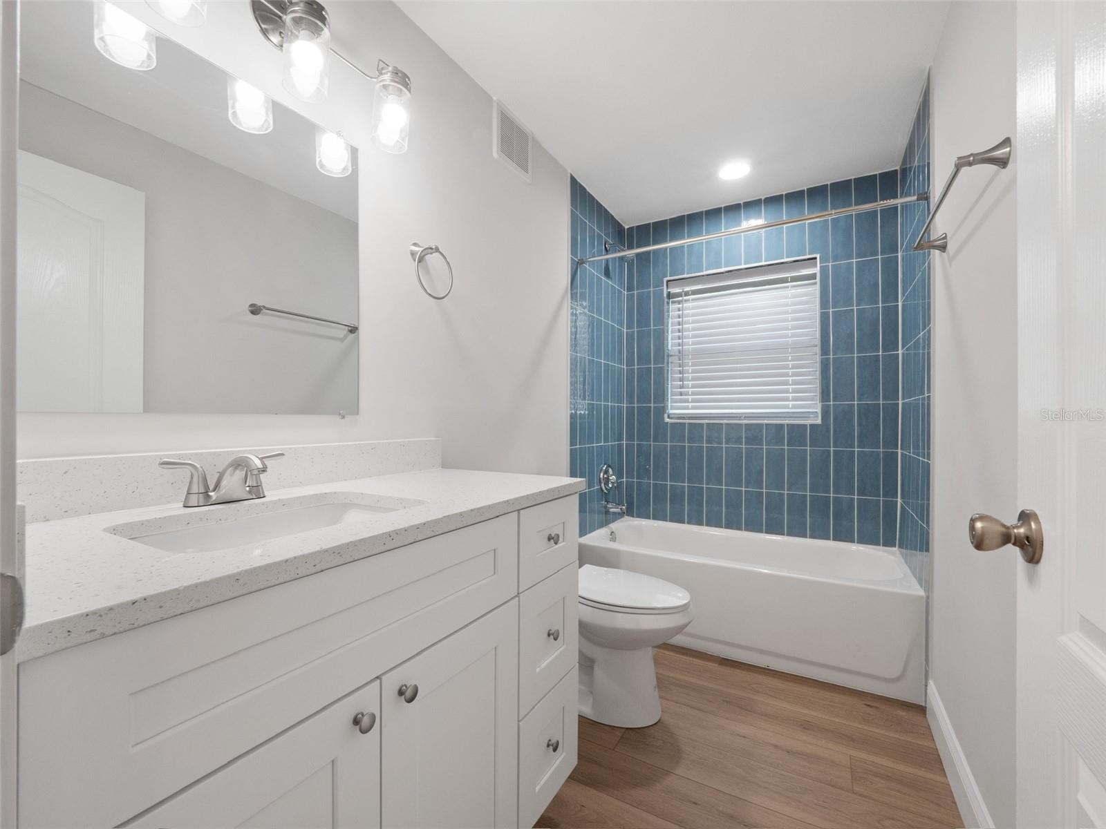 LAKE DAVIS HEIGHTS - Residential Income