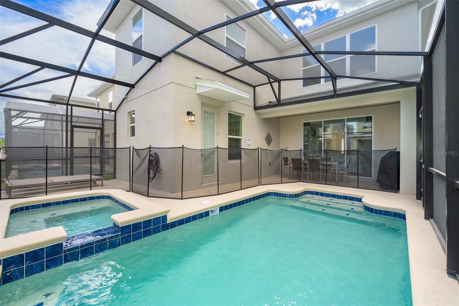 COVE AT STOREY LAKE II - Residential