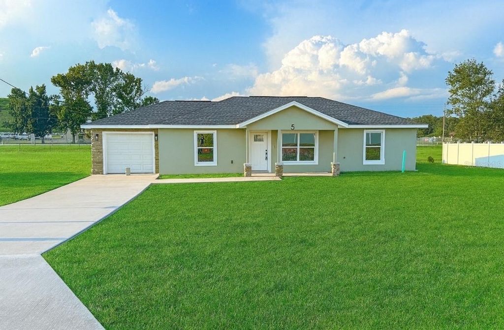 Photo of 5 Laurel Pass Lane, Ocala, FL 34480 (MLS # OM704407)