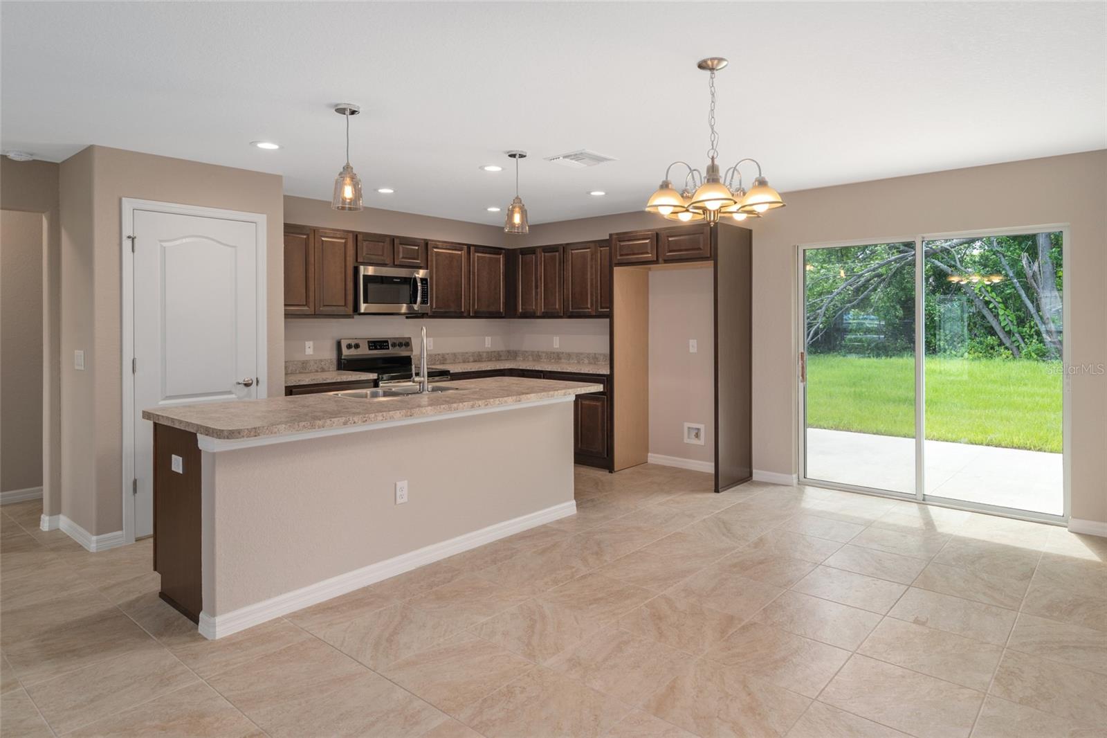 ROYAL HIGHLANDS - Residential