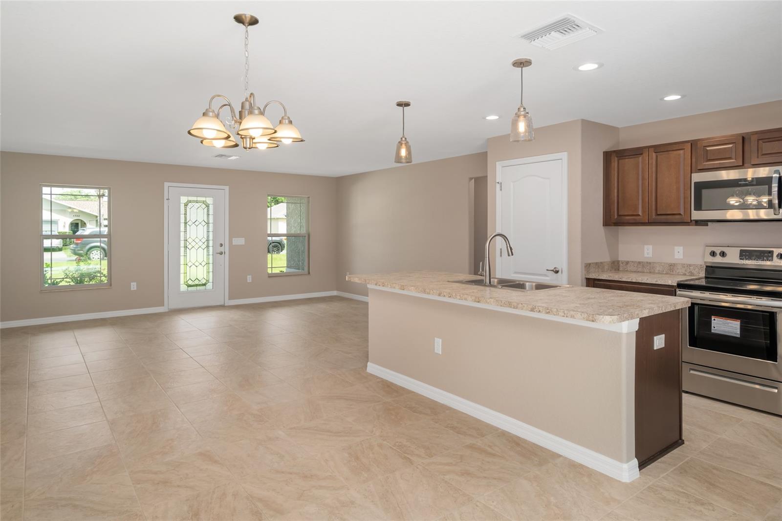 ROYAL HIGHLANDS - Residential