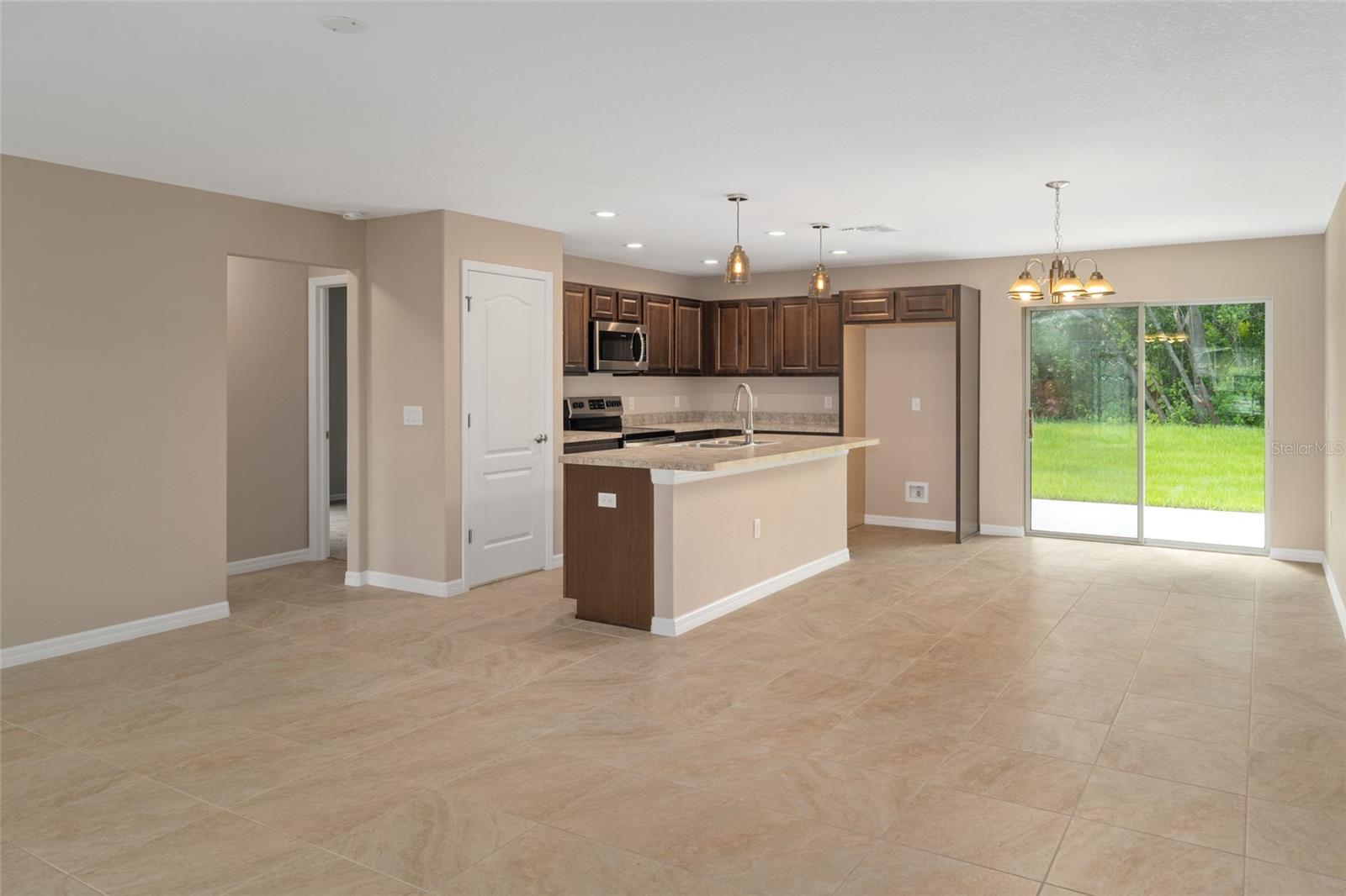 ROYAL HIGHLANDS - Residential