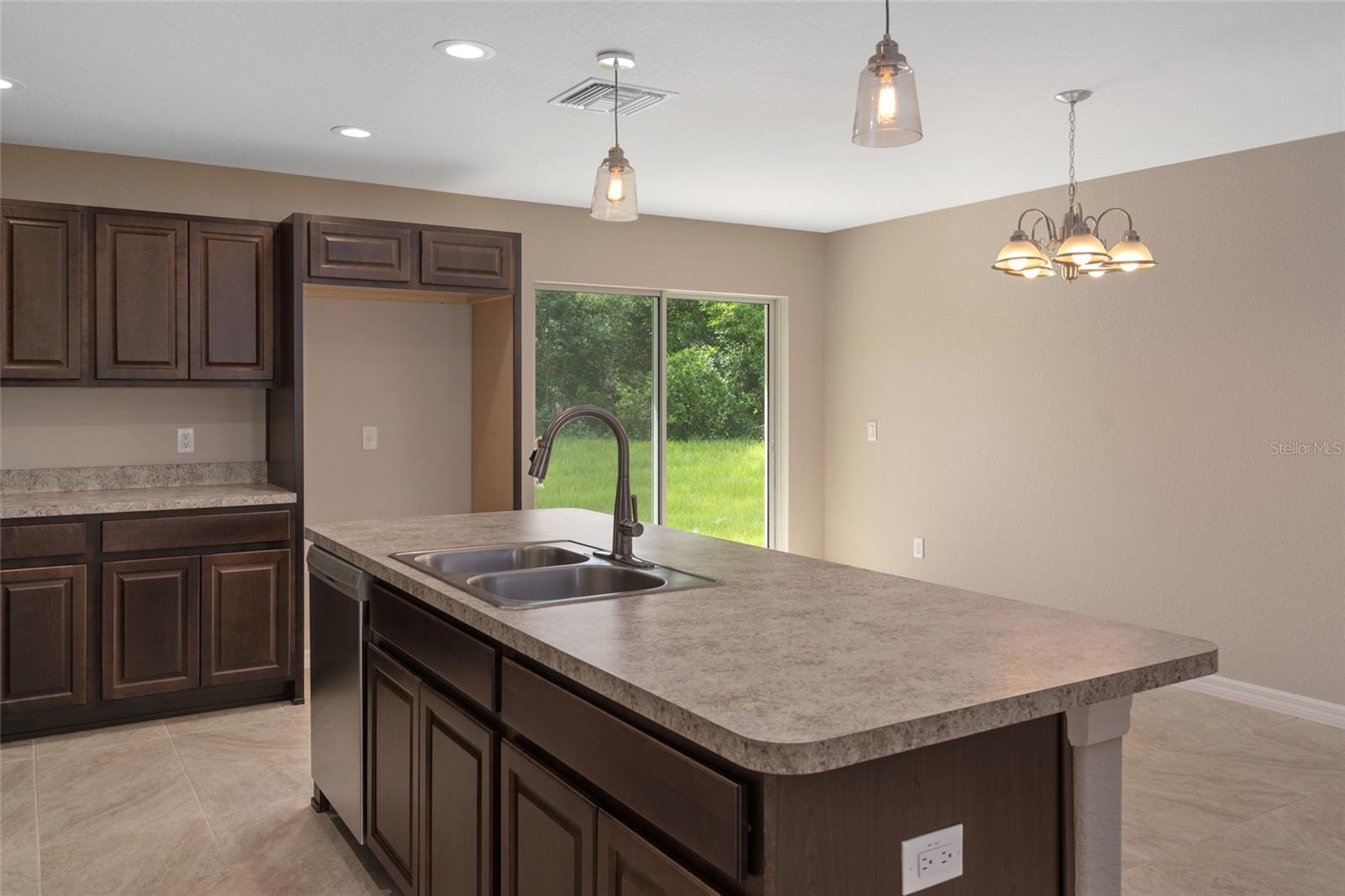 ROYAL HIGHLANDS - Residential