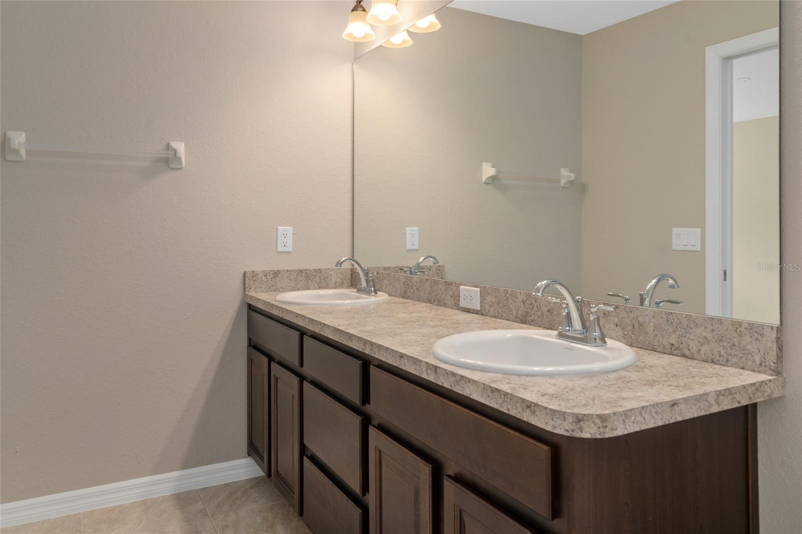 ROYAL HIGHLANDS - Residential
