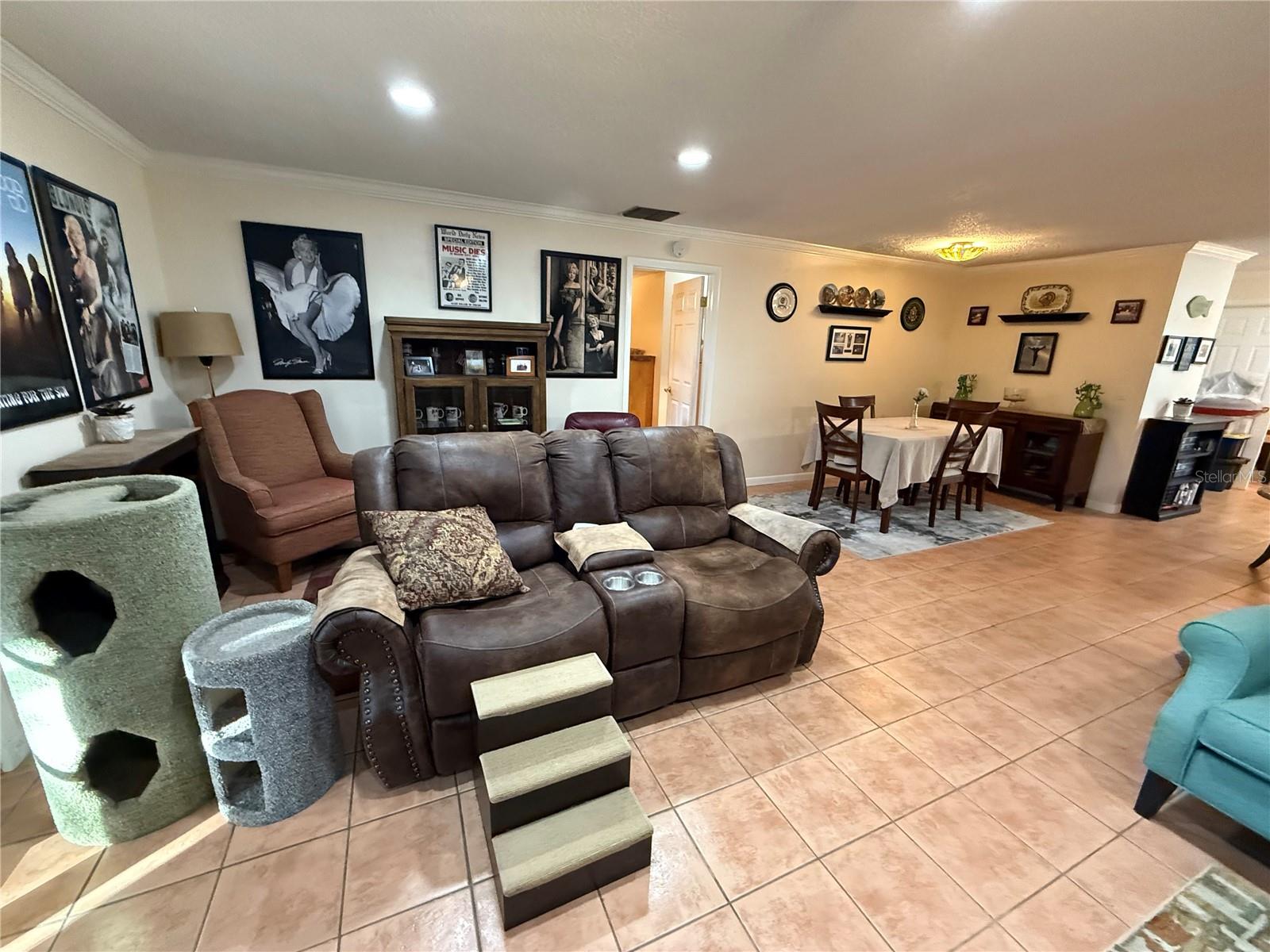 WINDWARD SQUARE SEC 1 - Residential