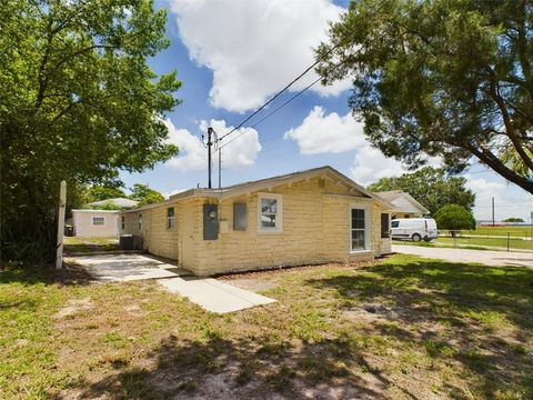 A home in AUBURNDALE