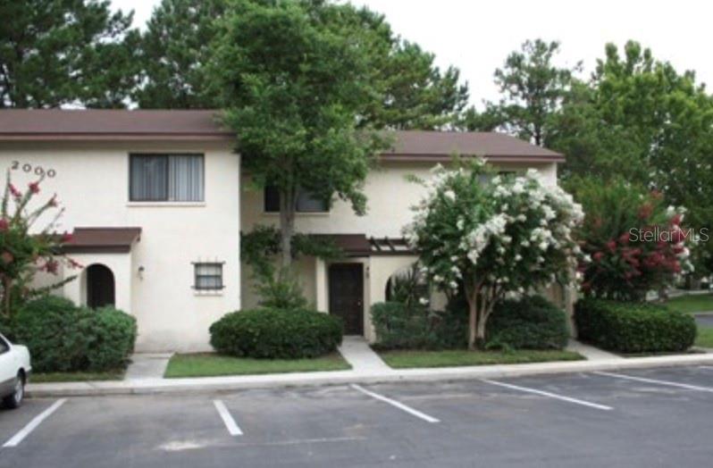 2 Bed / 2.5 Bath Townhome – Casablanca West
Beautifully renovated townhome in the desirable Casablanca West community—just minutes from UF, shopping, dining, entertainment, and I-75.
Enjoy access to a community swimming pool and low-maintenance living in a great location.
The entryway features ceramic tile and opens into a spacious living and dining area with laminate wood flooring and large sliding glass doors that lead to a screened-in back porch with a storage closet.
The kitchen boasts ceramic tile floors, stainless steel appliances, and a breakfast bar that overlooks the living space—perfect for entertaining. A convenient half bathroom with tile flooring is located on the main floor.
Upstairs, you’ll find two master suites, each with private bathrooms that have been updated with new vanities, lighting, plumbing fixtures, and ceramic tile floors with tiled tub/shower combos.
Pet-friendly – Non-aggressive breeds welcome with a $30/month per pet fee.