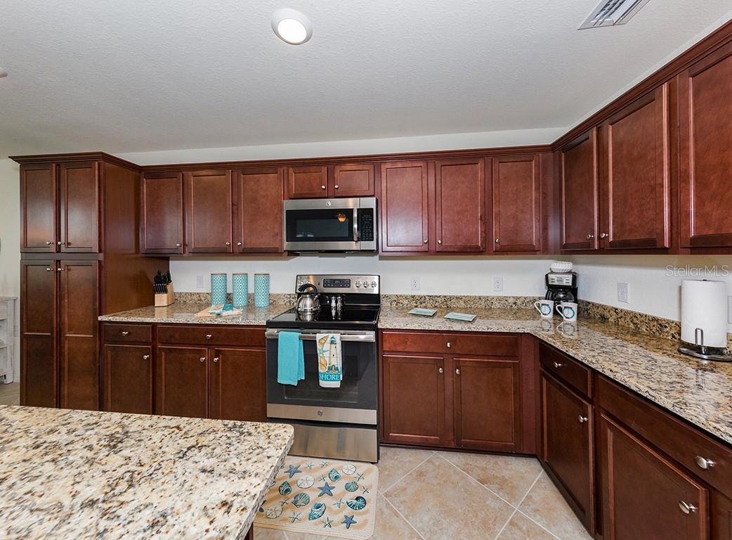 LAKEWOOD NATIONAL - Residential Lease
