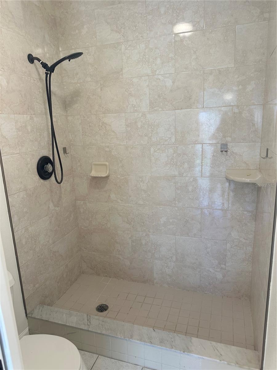 ROYAL WOODS PH 02 - Residential Lease