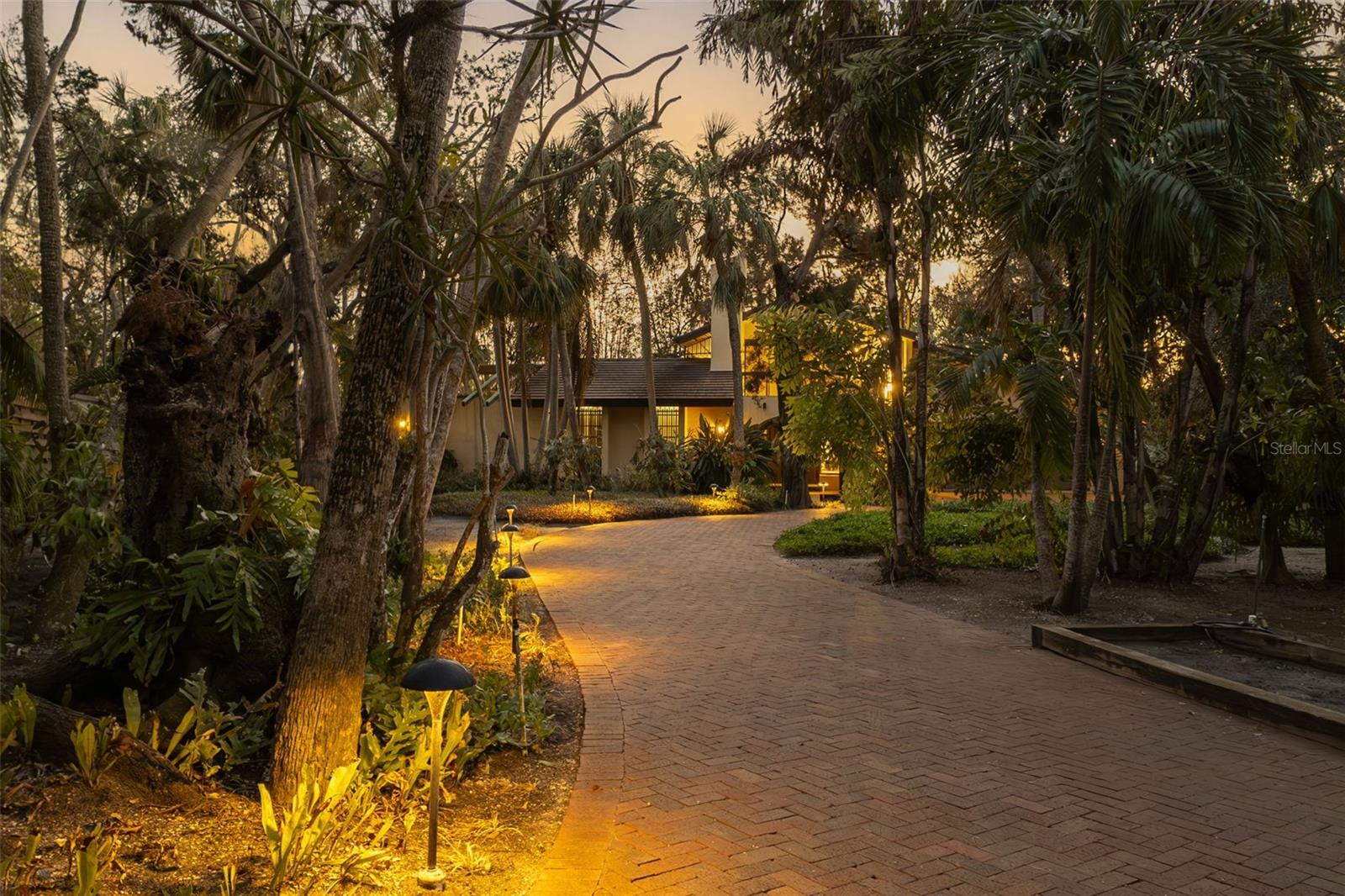 5112 JUNGLE PLUM ROAD