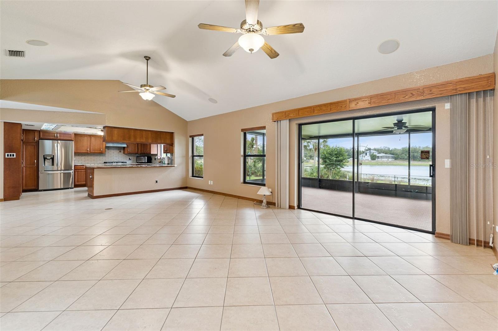 1041 COUNTRY LAKE CIRCLE