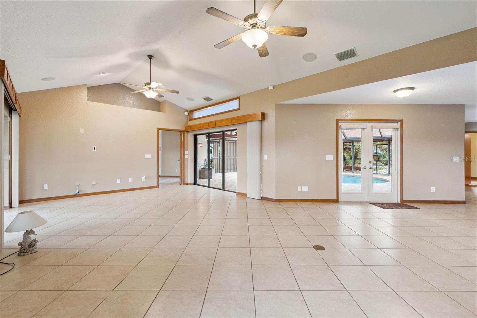 1041 COUNTRY LAKE CIRCLE