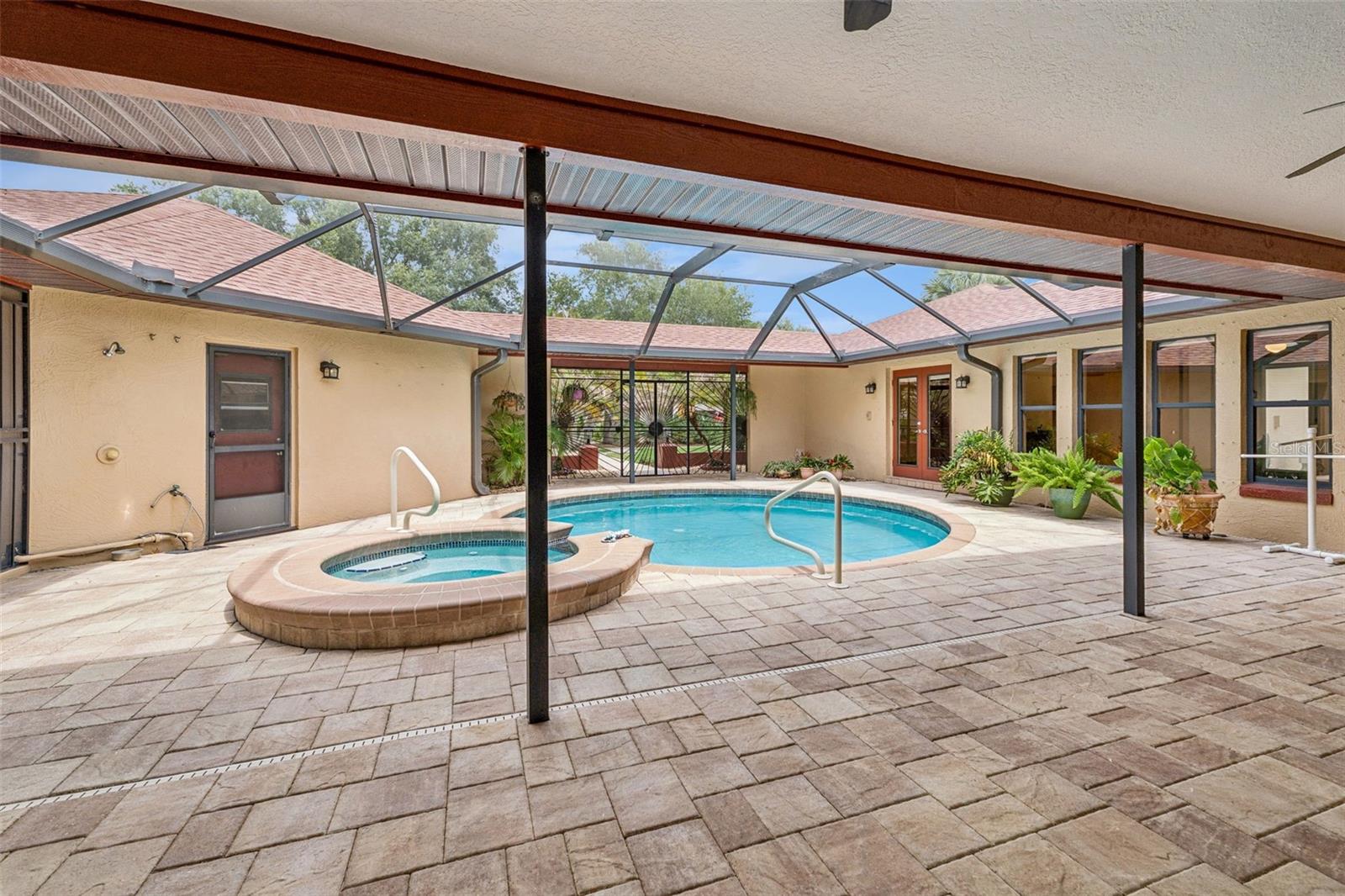 1041 COUNTRY LAKE CIRCLE
