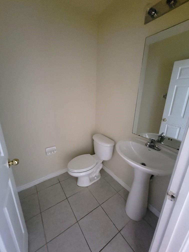 VILLAGES OF BLOOMINGDALE - PHA - Residential Lease