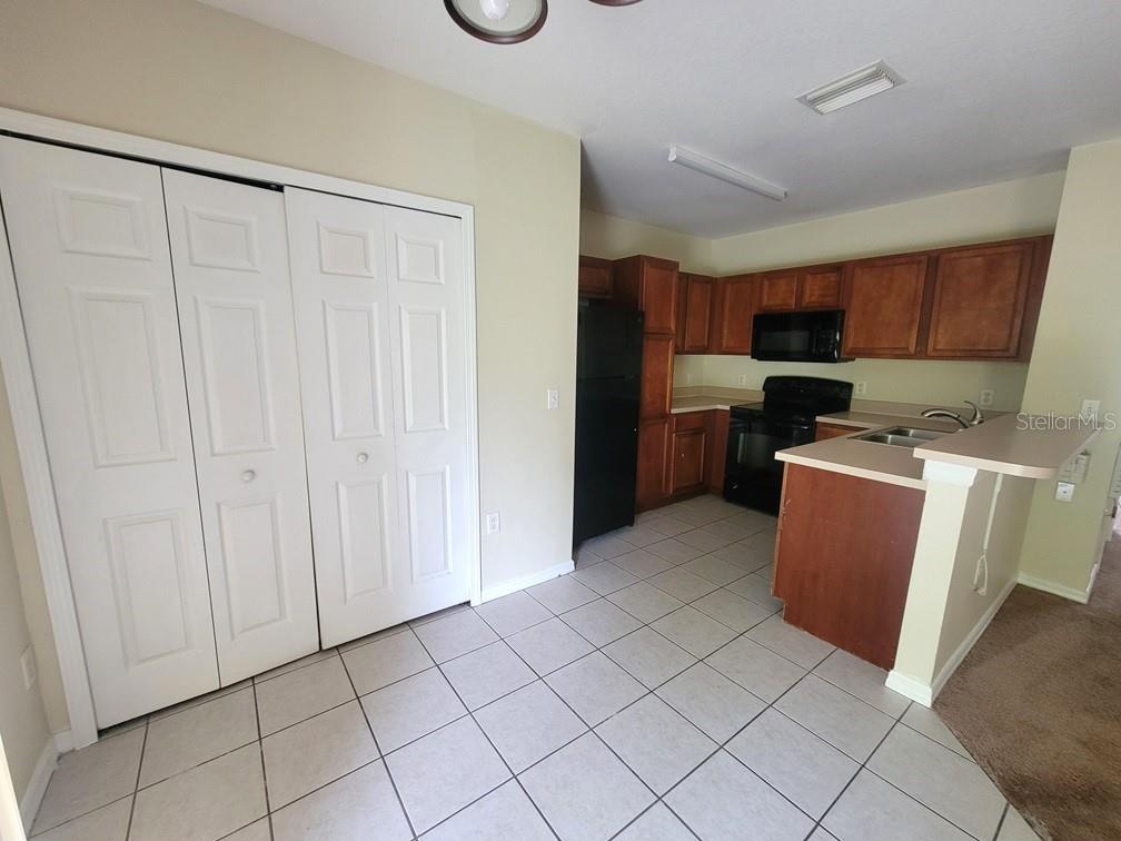 VILLAGES OF BLOOMINGDALE - PHA - Residential Lease