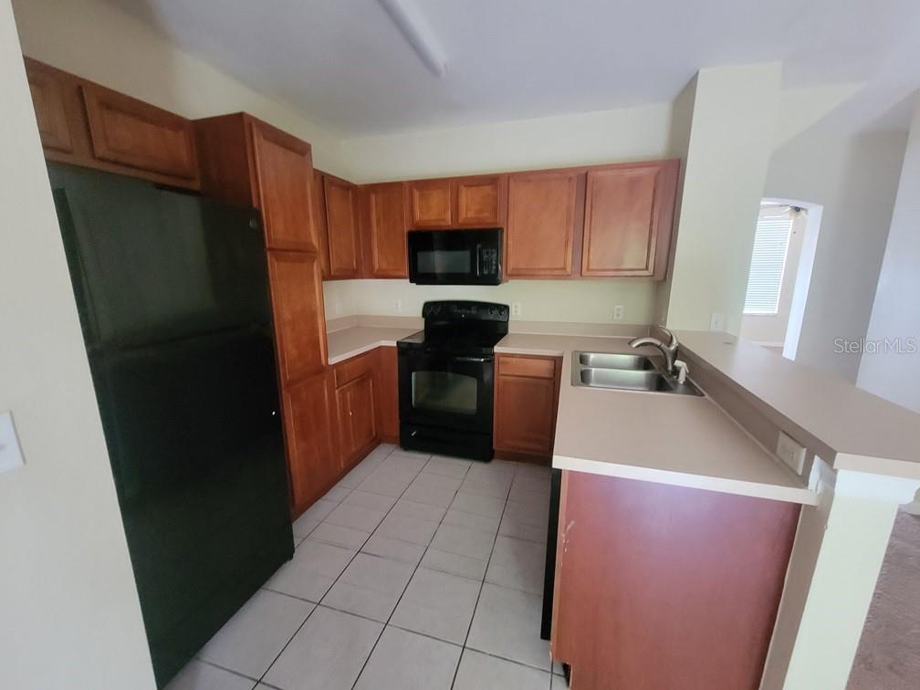 VILLAGES OF BLOOMINGDALE - PHA - Residential Lease