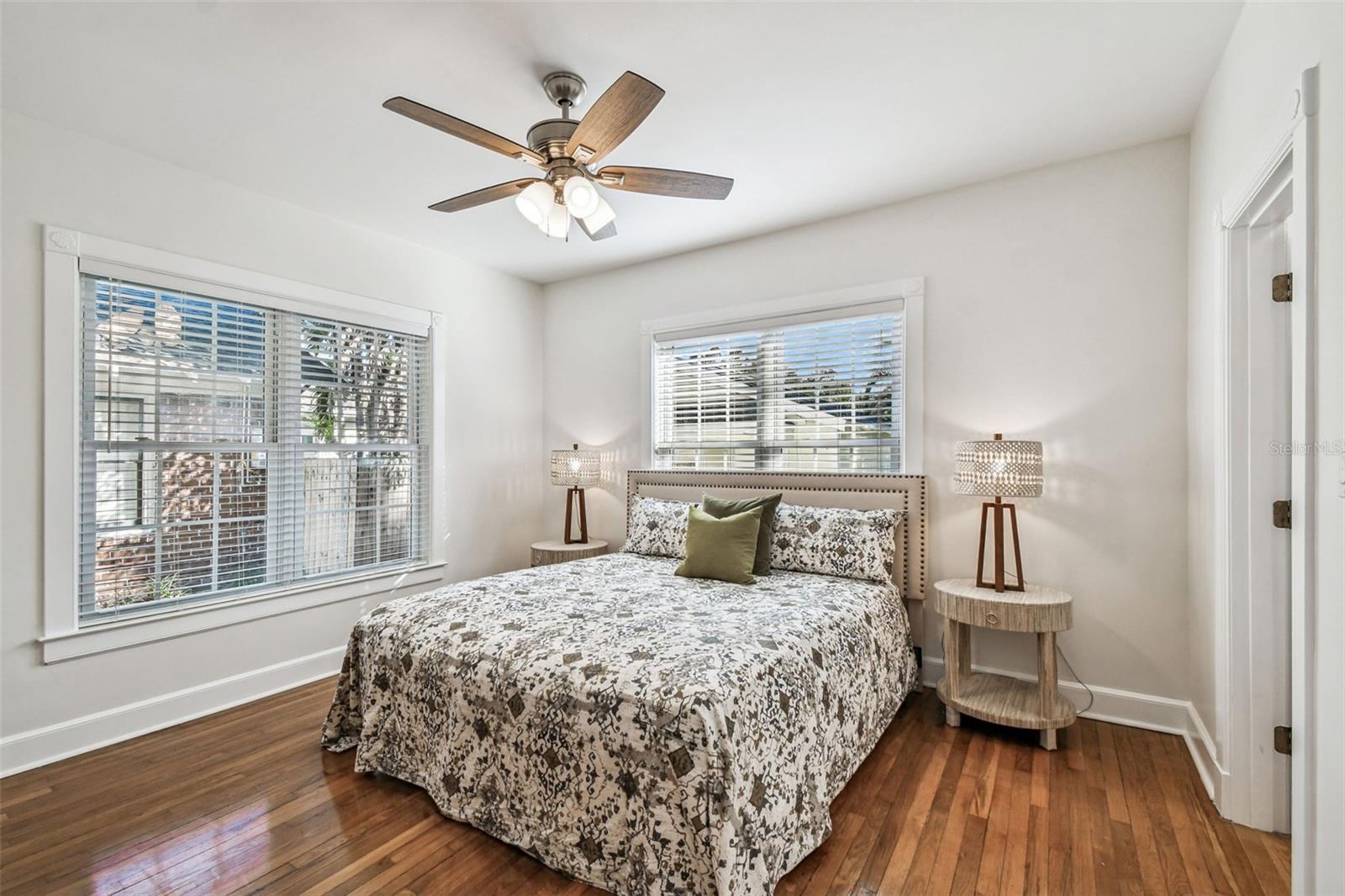 2908 W SAN ISIDRO STREET