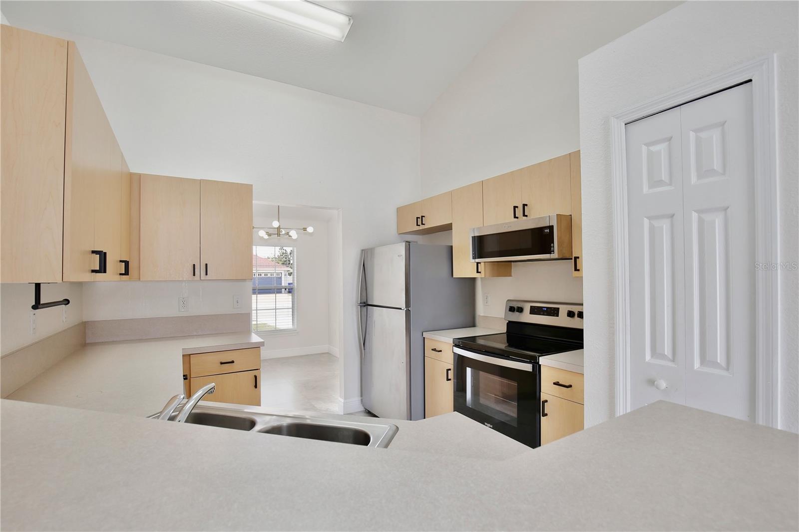 VILLA HOMES VILLAGE - Residential Lease