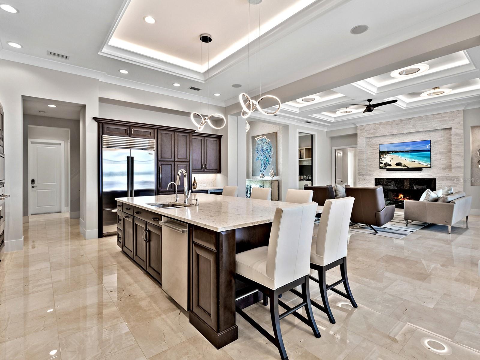 LAKE CLUB - Residential