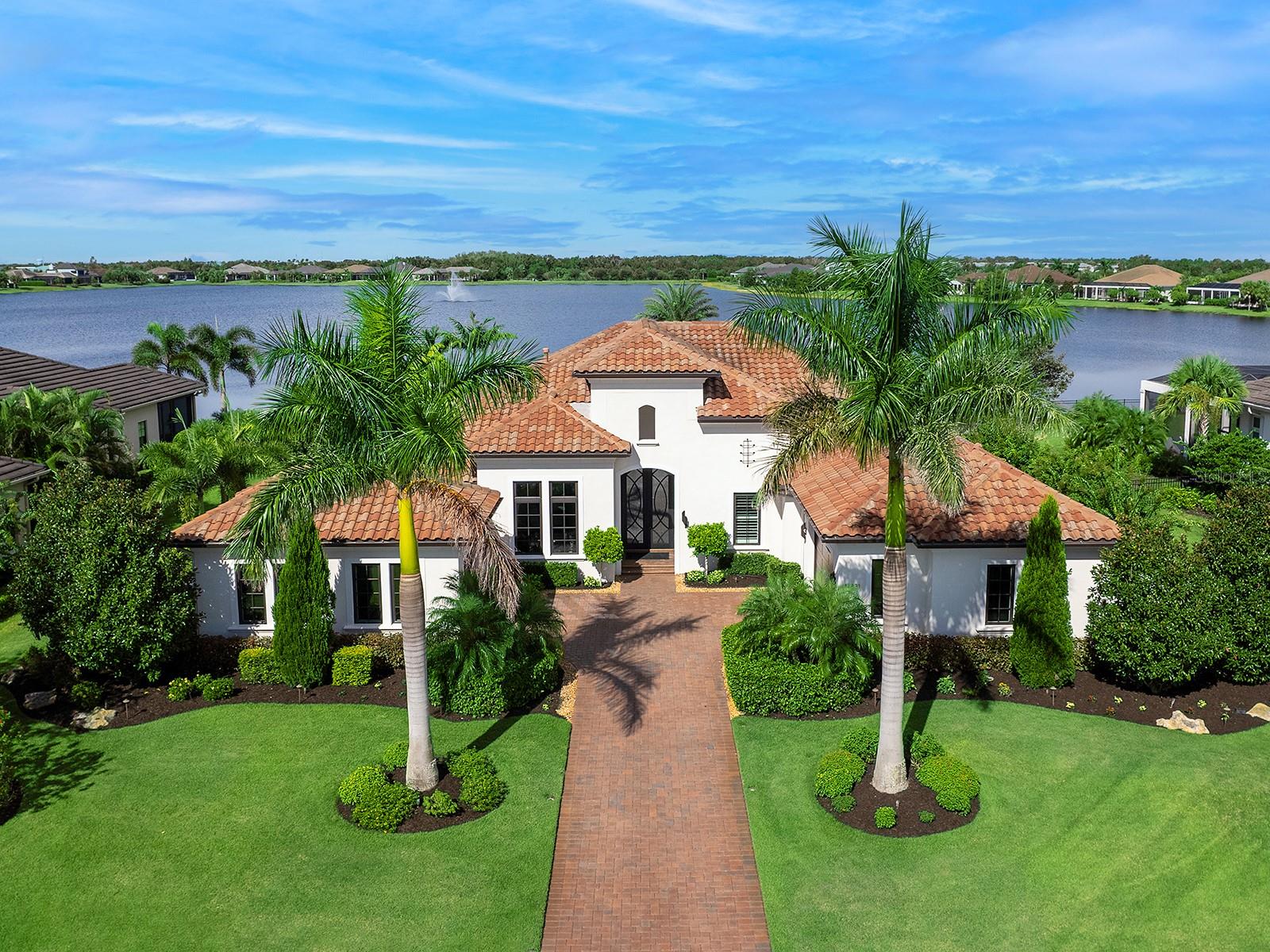 LAKE CLUB - Residential