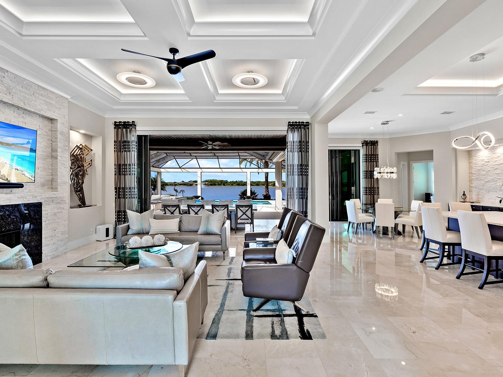 LAKE CLUB - Residential