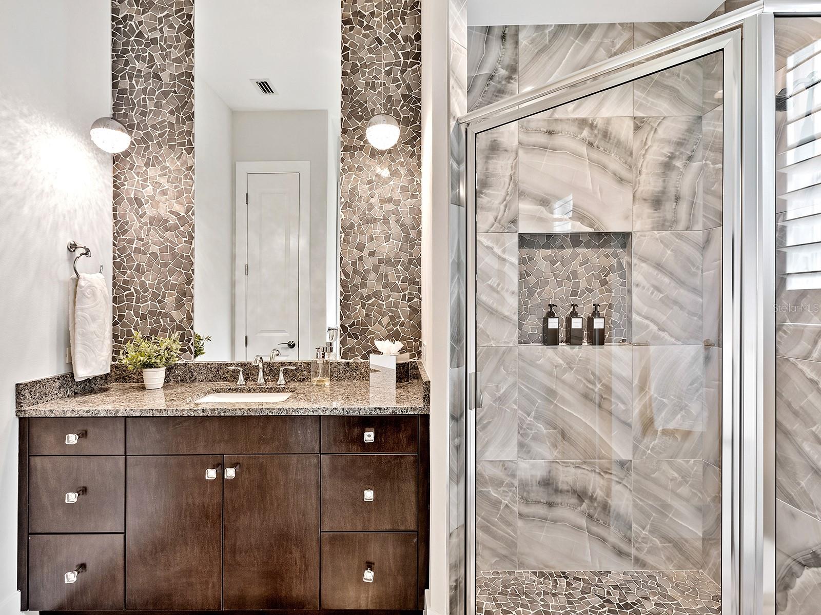 LAKE CLUB - Residential