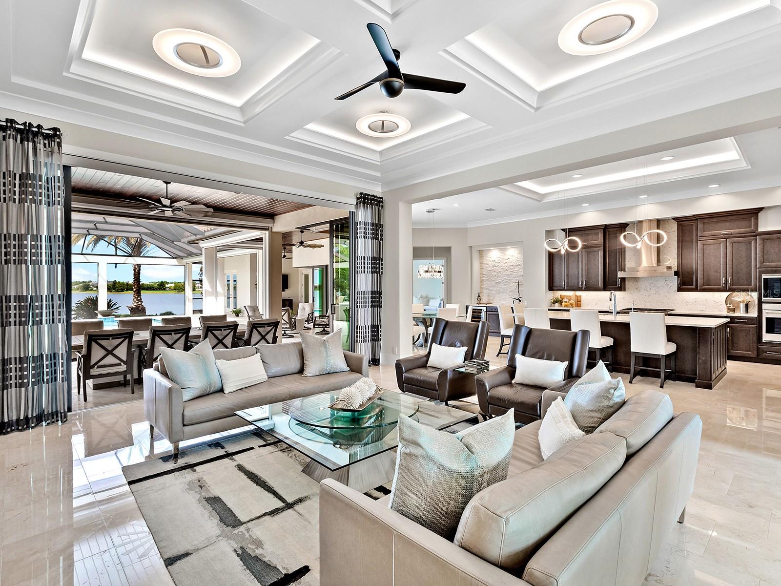 LAKE CLUB - Residential