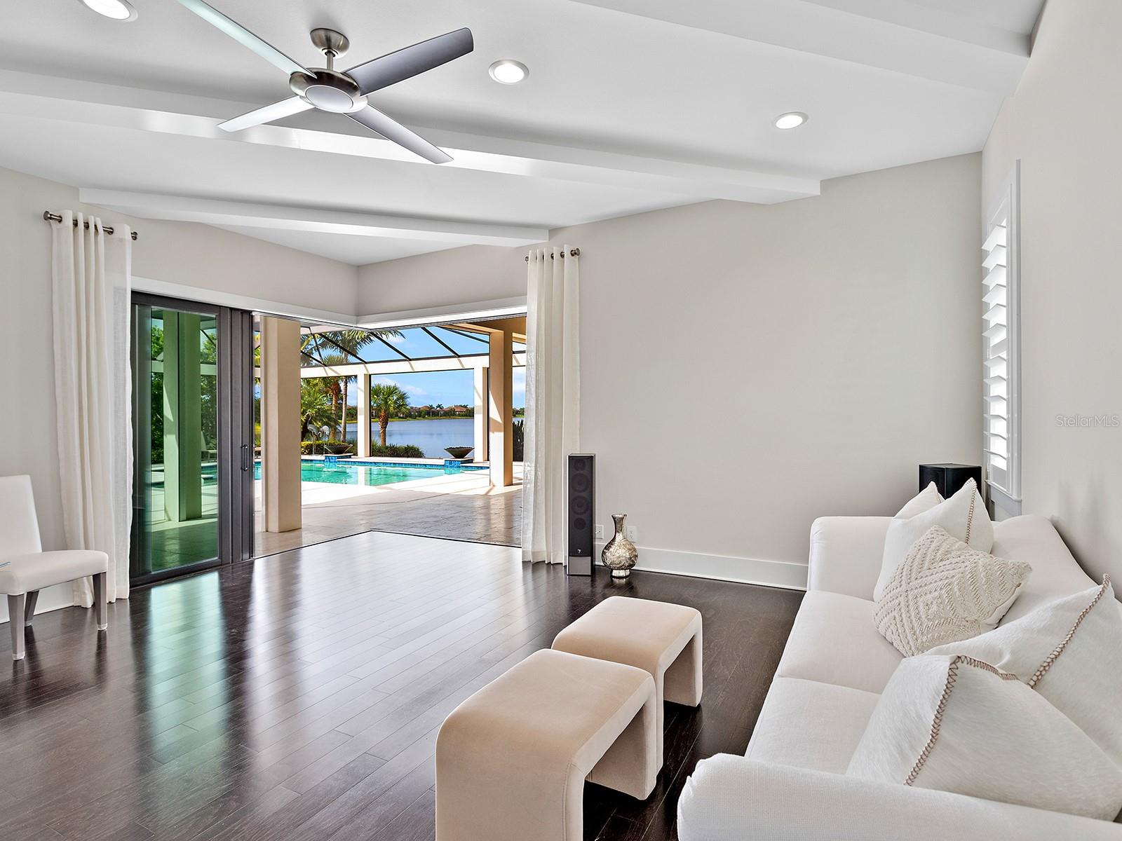 LAKE CLUB - Residential