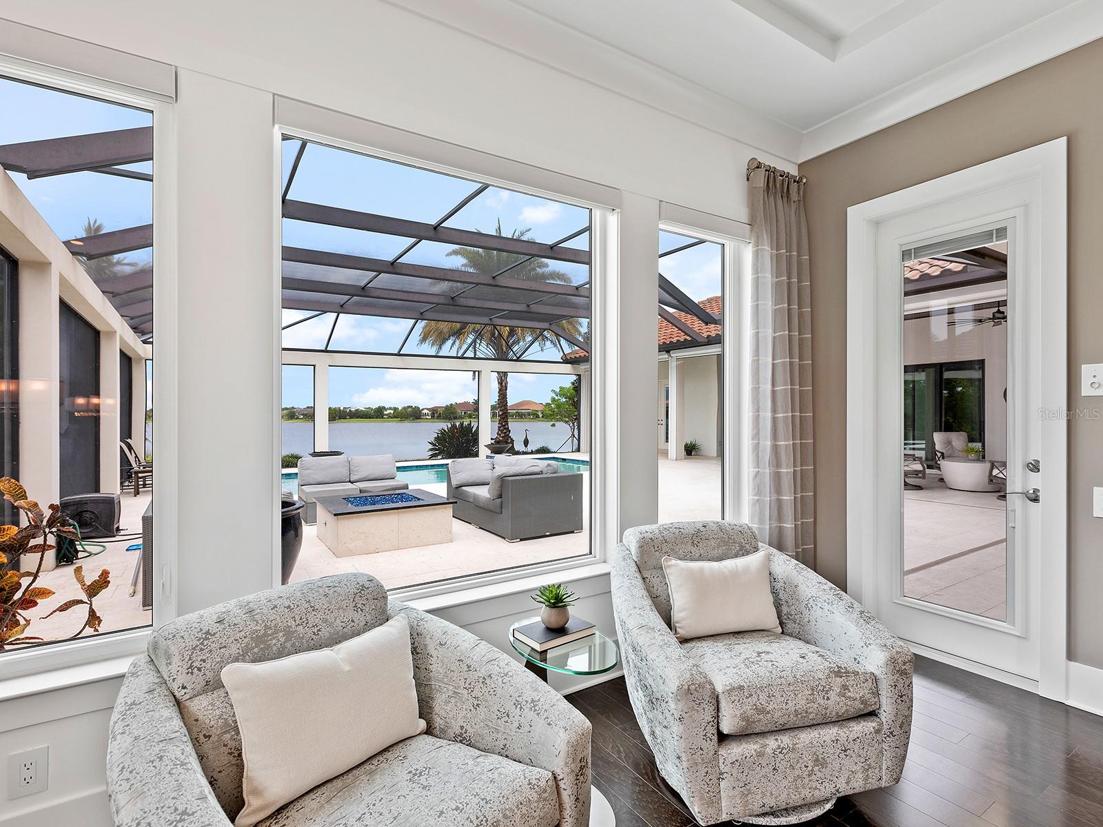 LAKE CLUB - Residential