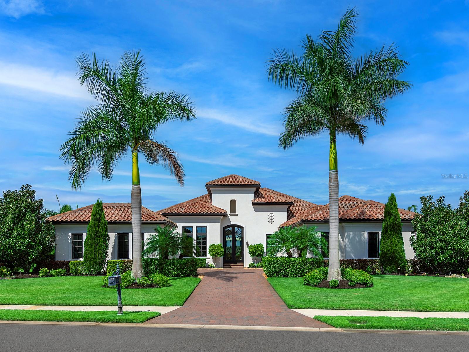 LAKE CLUB - Residential