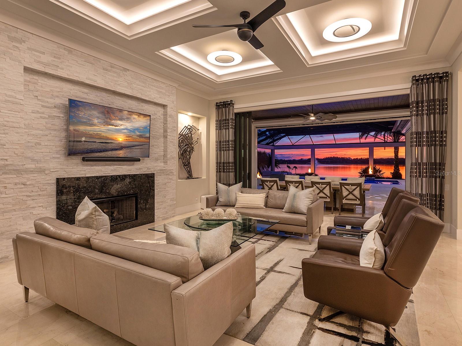 LAKE CLUB - Residential