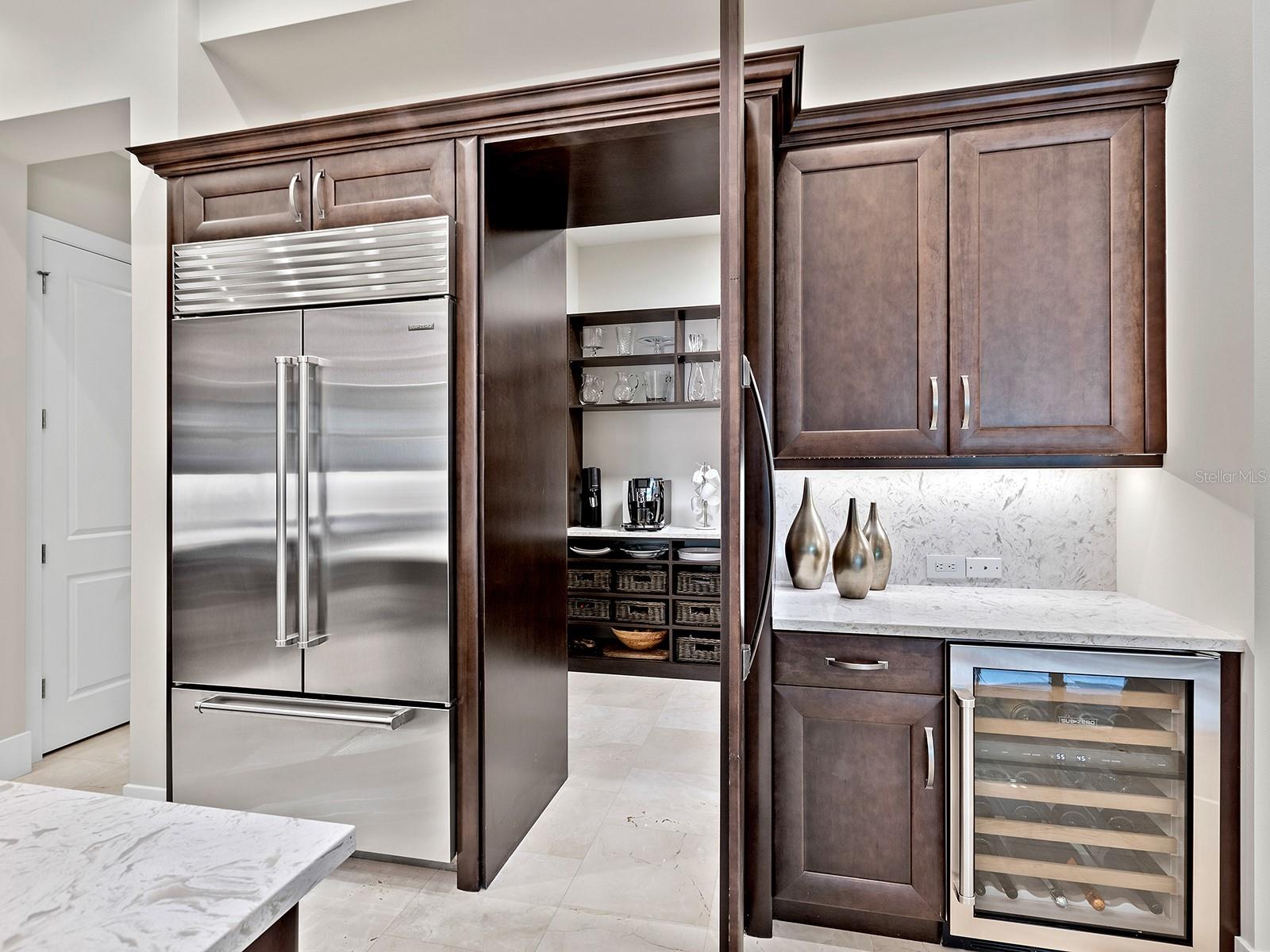 LAKE CLUB - Residential