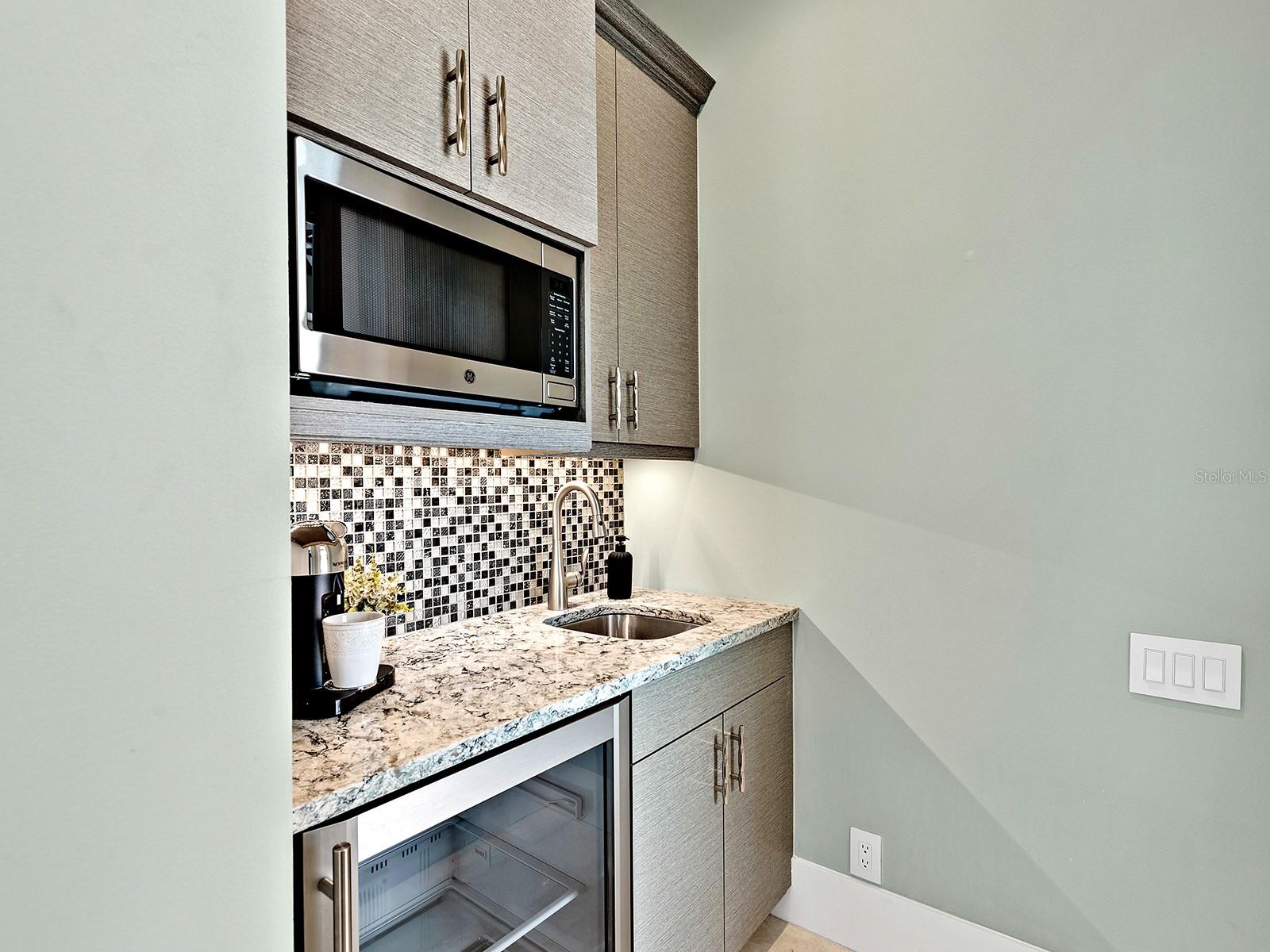 LAKE CLUB - Residential