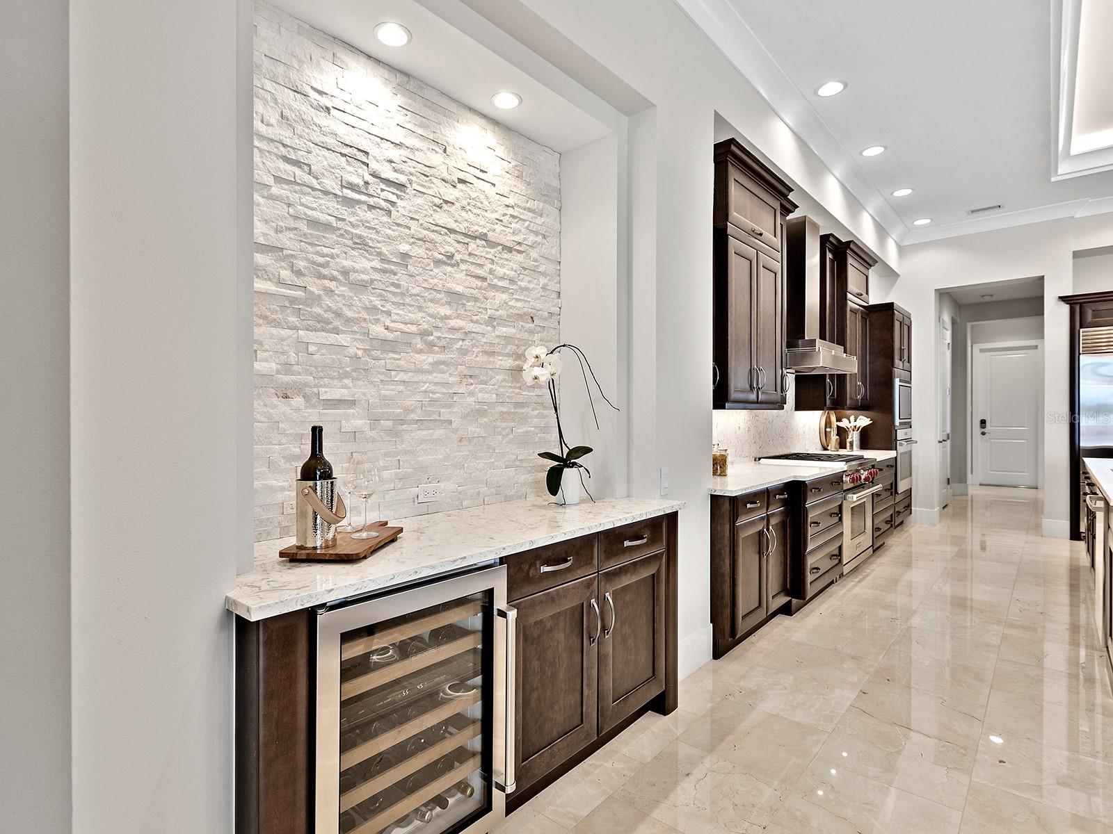 LAKE CLUB - Residential