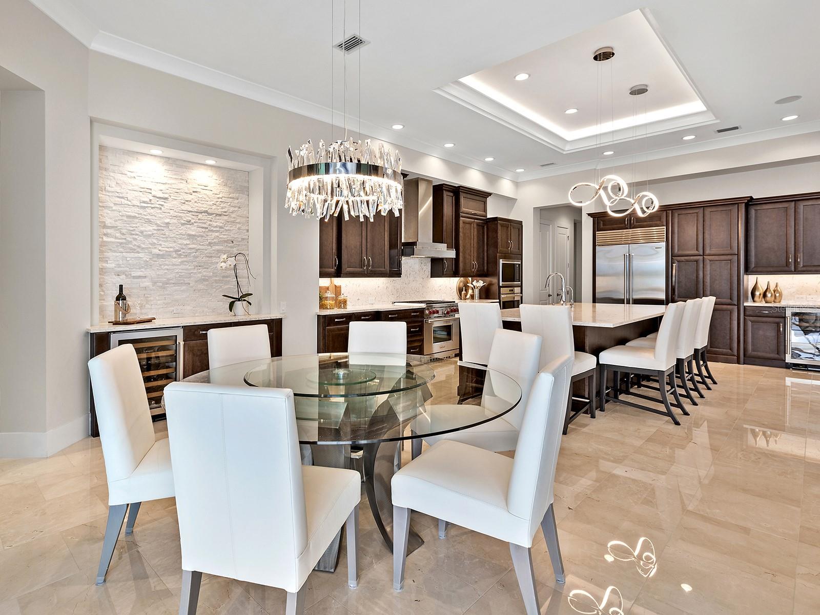 LAKE CLUB - Residential