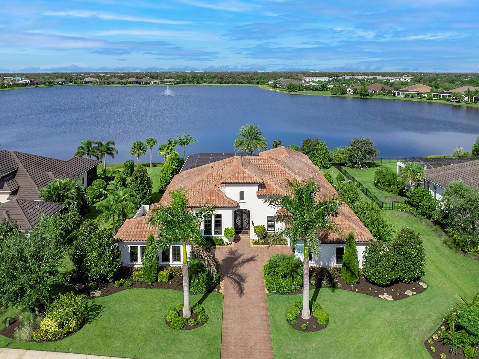 LAKE CLUB - Residential