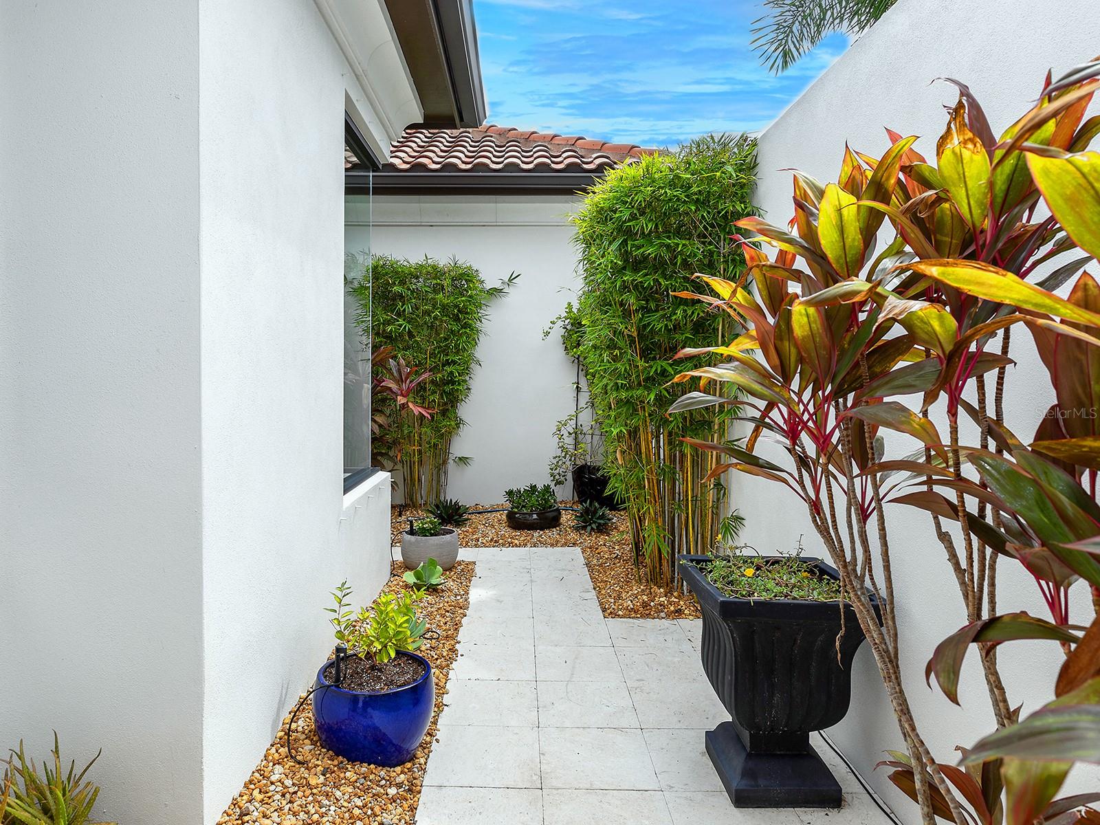 LAKE CLUB - Residential