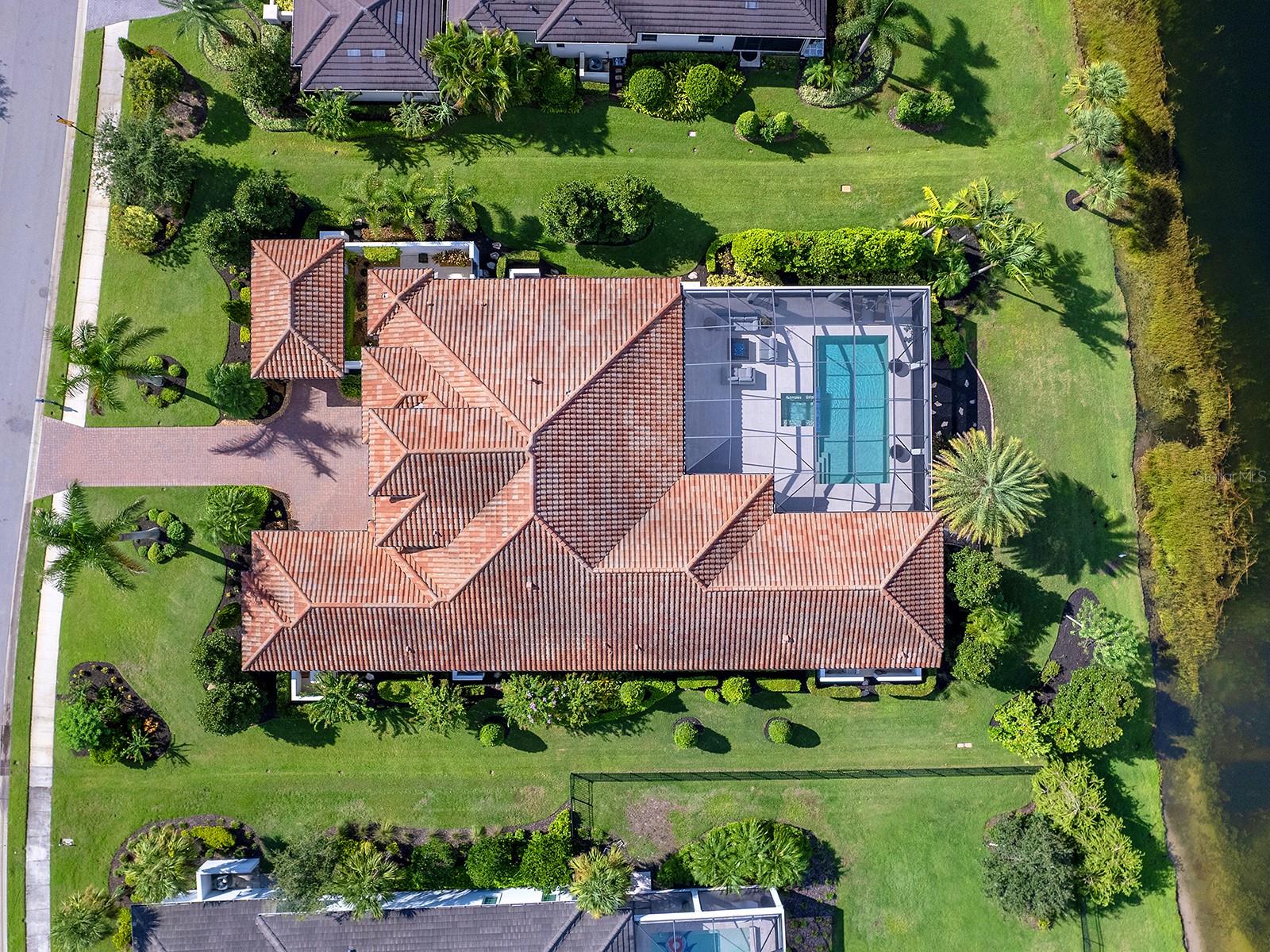 LAKE CLUB - Residential